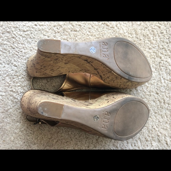 Bronze wedge sandals in Size 8.5 - Picture 8 of 8